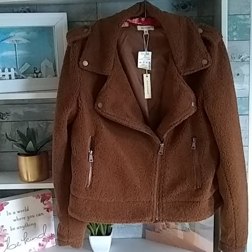 Nwt Max studio cropped Sherpa in cognac sz large